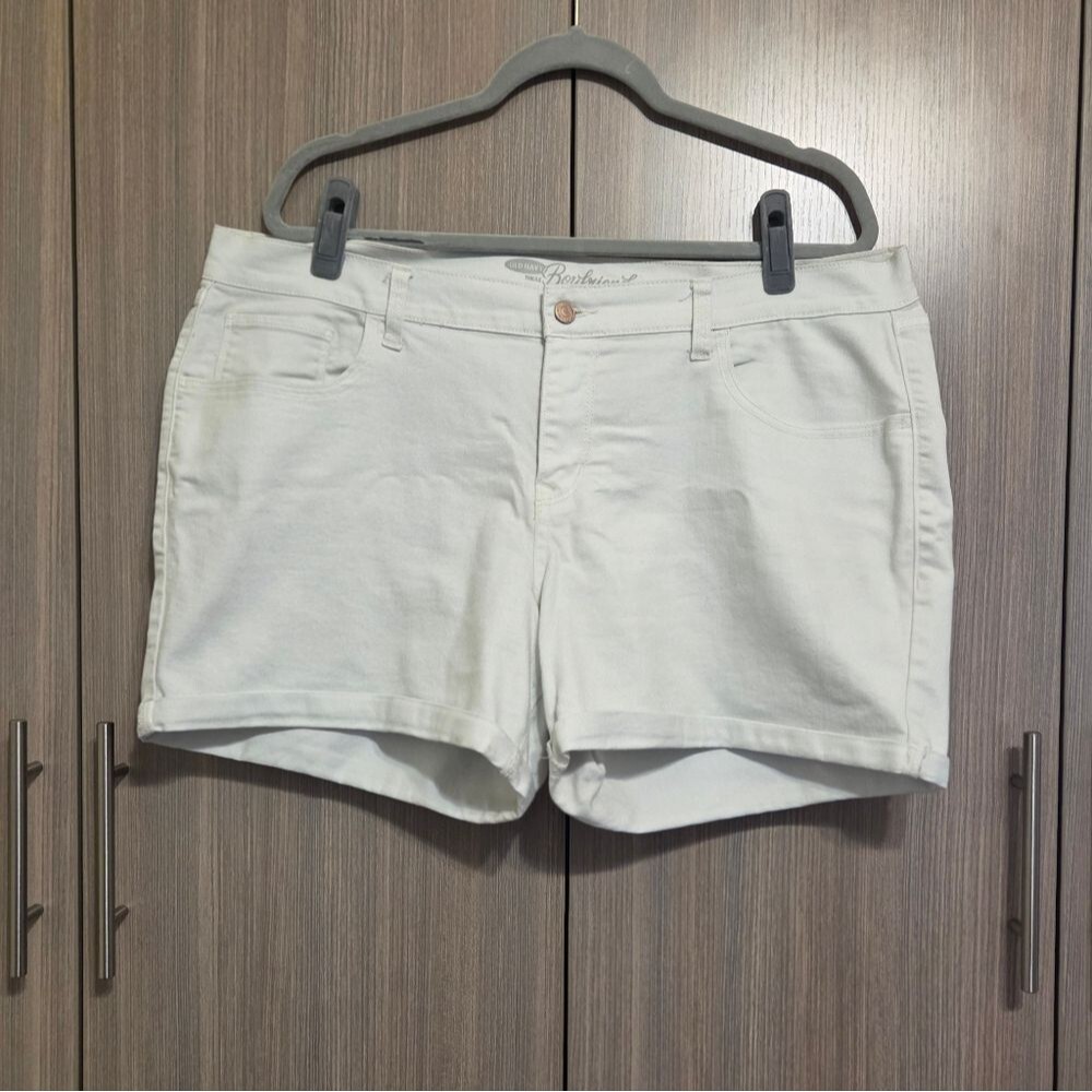 White Old Navy Boyfriend Shorts